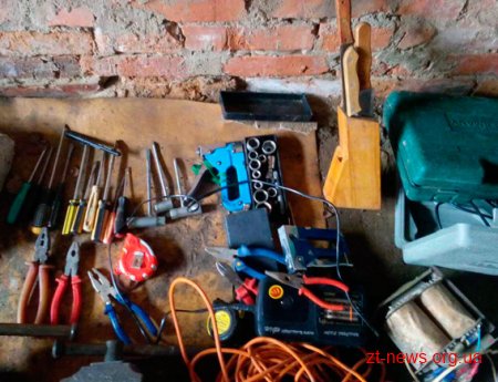 У жителя області поліція вилучила майже сотню одиниць краденого електроінструменту