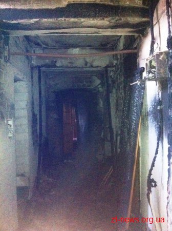 У Житомирі ліквідовували пожежу у під’їзді дев’ятиповерхівки