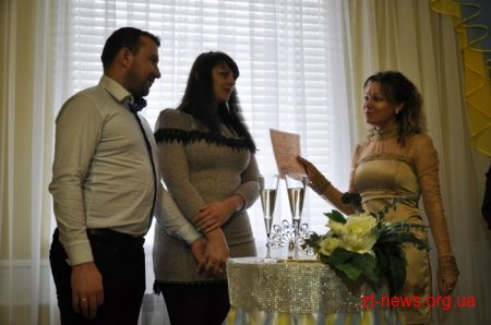 У Житомирі зареєстрували перший «шлюб за добу»