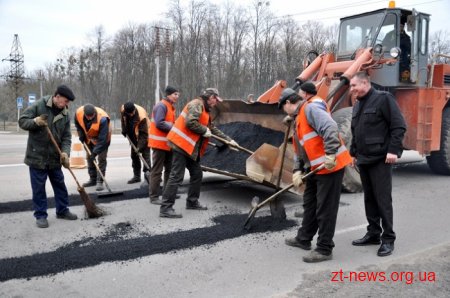 Робота на автошляхах Житомирщини триває