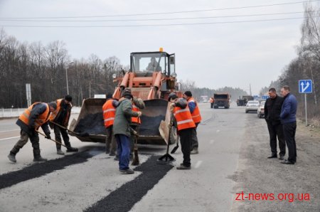 Робота на автошляхах Житомирщини триває