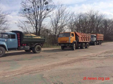 Поблизу Житомира затримали 7 вантажівок з піском