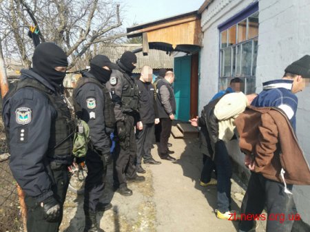На Житомирщині поліція затримала наркоділків