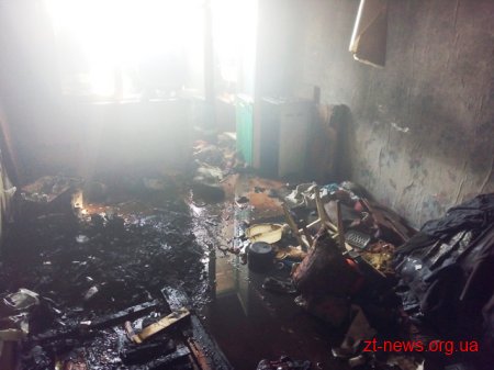 У Житомирі під час пожежі в квартирі вогнеборці врятували господаря
