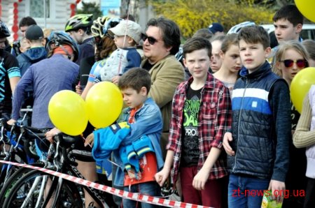 Сотні дітей долучилися до флешмобу з безпеки дорожнього руху