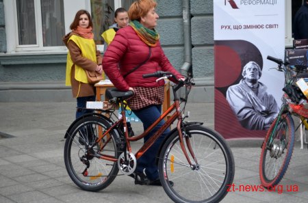 Близько 200 житомирян долучились до акції "Велосипедом на роботу"
