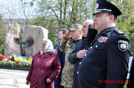 У річницю аварії на ЧАЕС у Житомирі вшанували загиблих Героїв