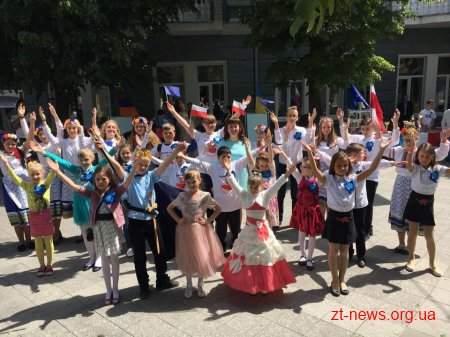 На вул. Михайлівській відбувся фестиваль національно-культурних товариств міста