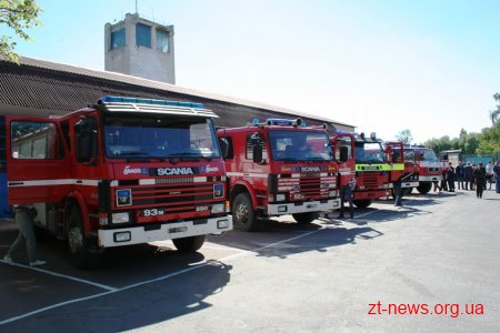 Рятувальники Житомирщини отримали 5 одиниць пожежно-рятувальної техніки