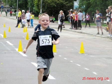 Близько 700 учасників взяли участь у змаганнях з бігу у рамках Олімпійського дня
