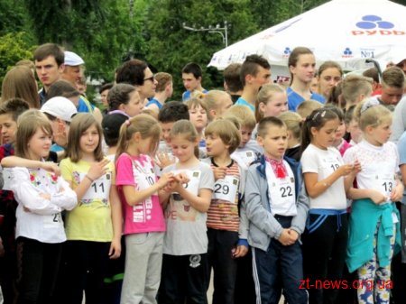 Близько 700 учасників взяли участь у змаганнях з бігу у рамках Олімпійського дня