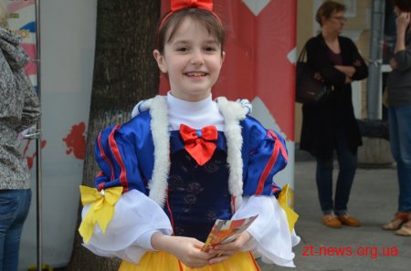 Вулиця Михайлівська на один день перетворилася на профорієнтаційні простори для дітей та їх батьків