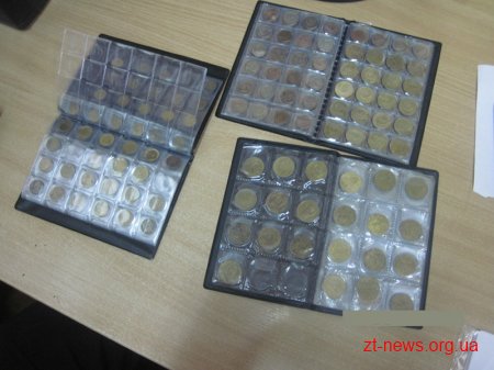 Громадянин Росії намагався вивезти з України 233 старовинні монети