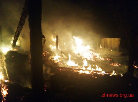 У Овручі вогнеборці ліквідували загоряння господарчих будівель на площі 800 кв. м