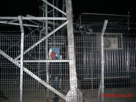 На Житомирщині поліція затримала чоловіка під час крадіжки кабелю зі станції стільникового зв’язку