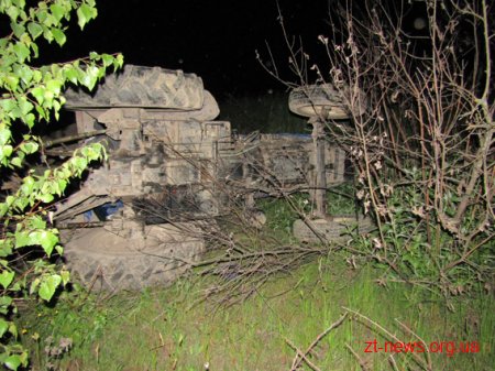 На Житомирщині під колесами трактора загинув його водій