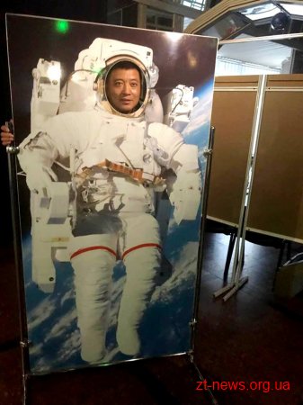 Туроператори з Пекіна відвідали Музей космонавтики у Житомирі