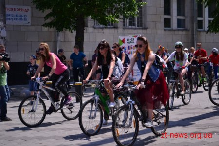 Вперше у Житомирі відбувся велопарад дівчат