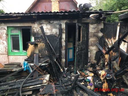 У Житомирі згорів приватний житловий будинок