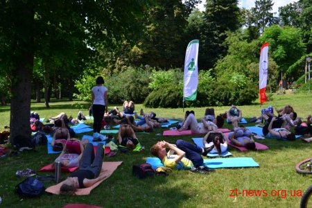 У Житомирі вперше святкували Міжнародний день йоги