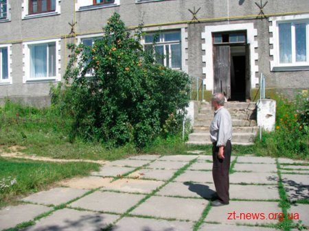 На Житомирщині чоловік кинув в хлопця металевий секатор, дитина в лікарні