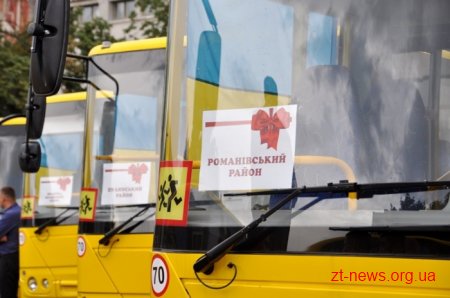 Геннадій Зубко вручив 12 шкільних автобусів районам та громадам Житомирщини