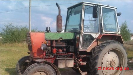 На Житомирщині чоловік намагався на ходу заскочити у кабіну некерованого трактора