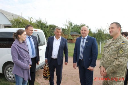 Володимир Ширма відвідав родину, яка стала учасником обласної програми «Власний дім»