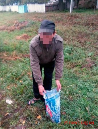 На Житомирщині чоловік знайшов сховок з боєприпасами