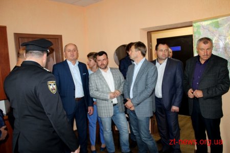 Депутати обласної ради постріляли з бойової зброї та спробували «звільнити заручників»