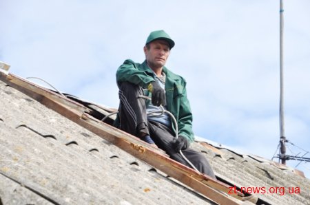 Ігор Гундич привіз у Бердичівський район допомогу для відновлення пошкоджених градом будинків