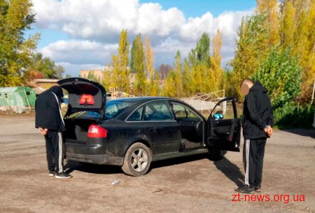 На Житомирщині затримали групу чоловіків, які вимагали гроші у підприємця