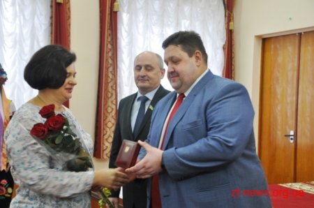 13 жителів області отримали ордени, почесні звання та відзнаки на сесії обласної ради
