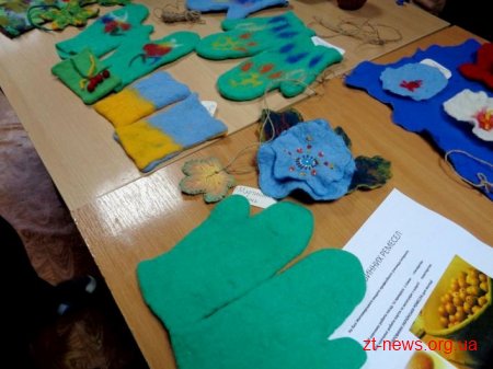 У Житомирі за грантові кошти від ОДА діти вчаться старовинним ремеслам