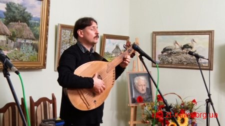 Кобзар Тарас Компаніченко дав п'ятигодинний концерт в житомирському Домі української культури