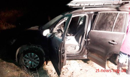 На Житомирщині невідомі напали на автомобіль в якому двоє підприємців перевозили ювелірні вироби