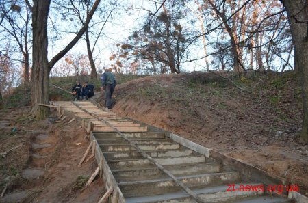 До кінця грудня планують завершити будівництво доріжки поблизу річки Кам'янки