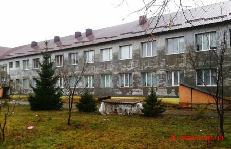 За кошти ДФРР в опорній школі Любарського району перекрили дах та утеплюють фасад