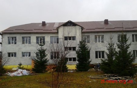 За кошти ДФРР в опорній школі Любарського району перекрили дах та утеплюють фасад