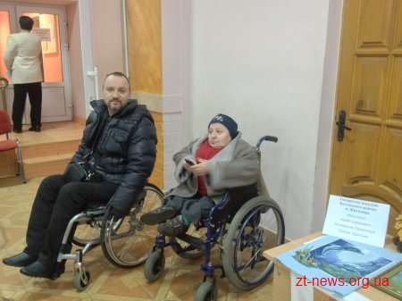 У переддень Міжнародного дня людей з інвалідністю "особливі" жителі Житомира презентували свої творчі доробки