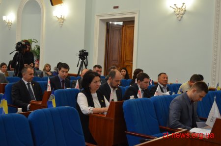 У Житомирі на сесії міськради депутати підняли питання про недофінансування медиків та освітян