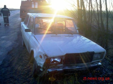 На Житомирщині автомобіль вилетів в кювет та перекинувся: водій не постраждав