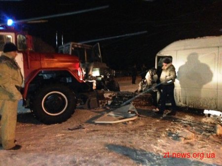 На Житомирщині в трактор, який прибирав сніг, влетів мікроавтобус