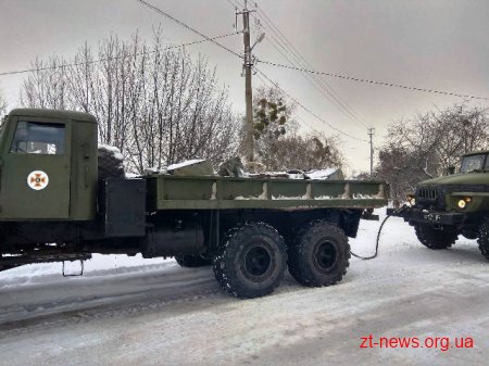 За добу зі снігових заметів рятувальники дістали 6 транспортних засобів