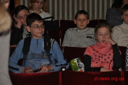 Дітям з усієї Житомирської області подарували новорічну виставу «Русалонька»