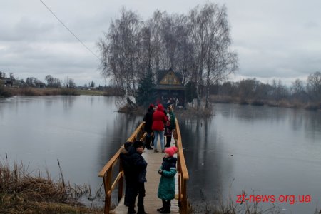У селі Старий Солотвин презентували оновлену «Хатинку рибалки»