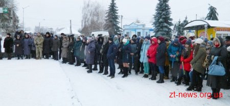 У районах Житомирщини жителі утворили ланцюги єдності до Дня Соборності