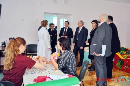 Марина Порошенко відвідала Центр реабілітації дітей в обласному спеціалізованому будинку дитини