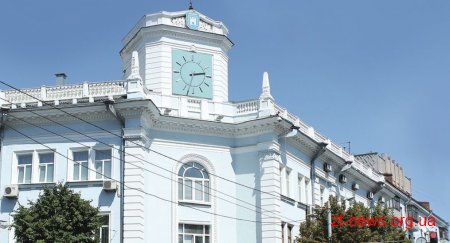 У Житомирі зупинили годинник на будівлі міської ради