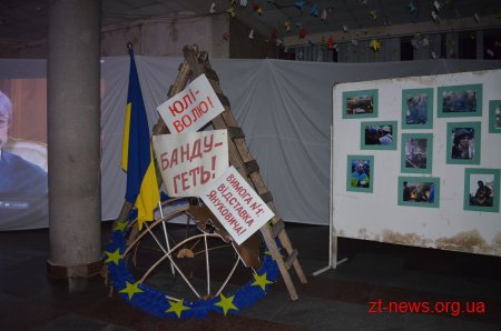 В кінотеатрі «Жовтень» презентували інсталяцію «Хронологічні події Майдану 2014. Погляд сьогодення»